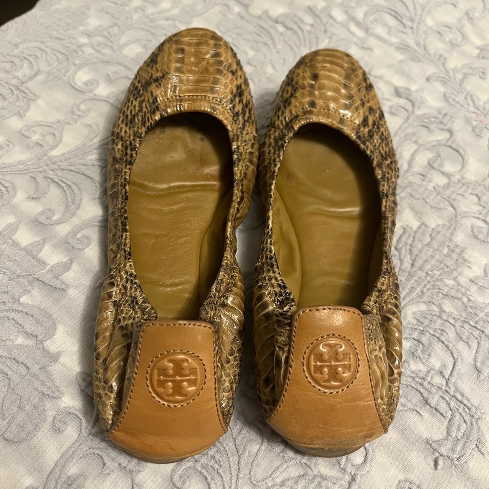 Tory Burch Flats in great condition. Like new. 7
